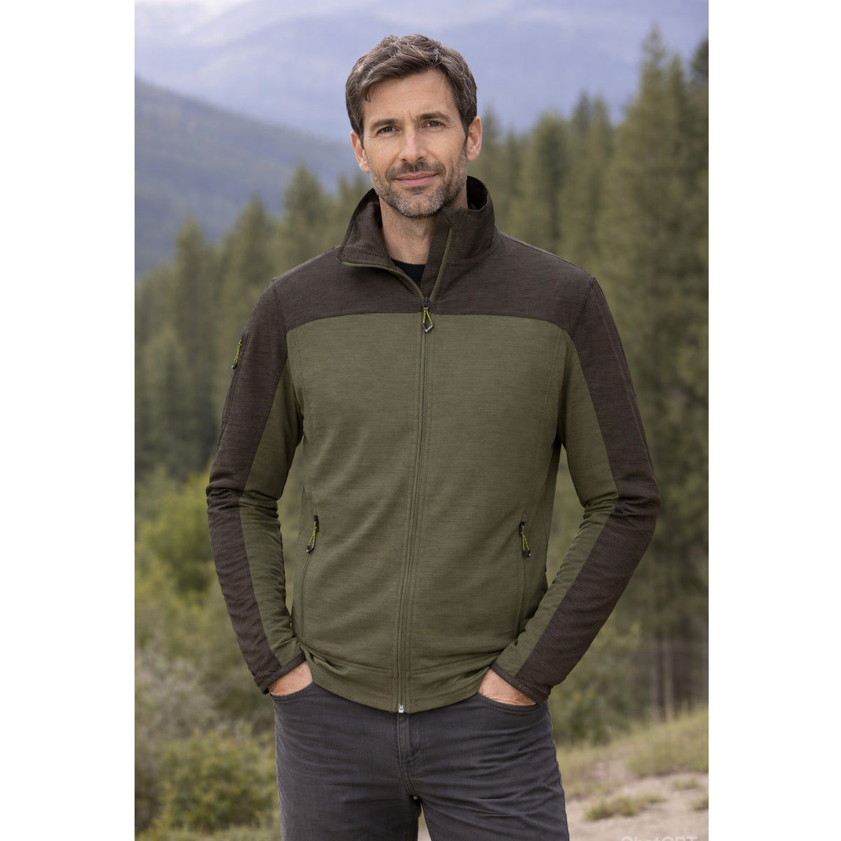 Powerstretchjacke mit verschliebaren Taschen und Stehkragen