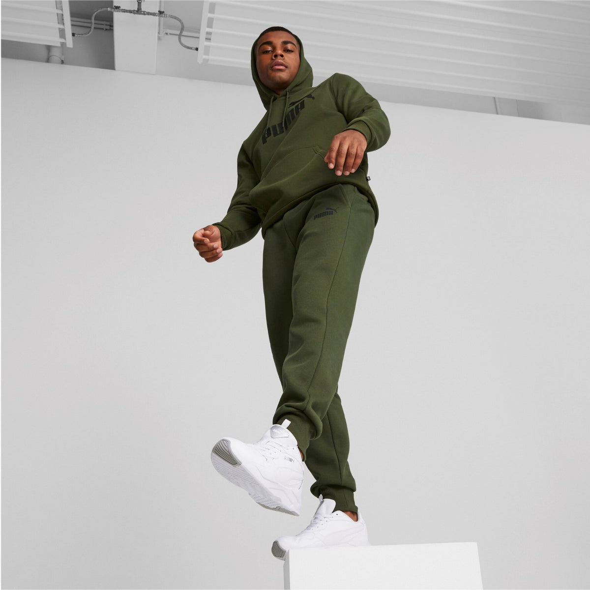 Puma Jogginghose Herren ESS Logo Pant