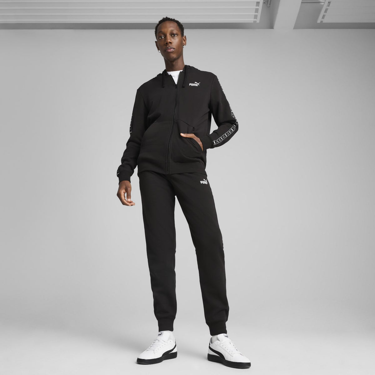 Puma ESS Tape Jogginghose Herren Sweatpants
