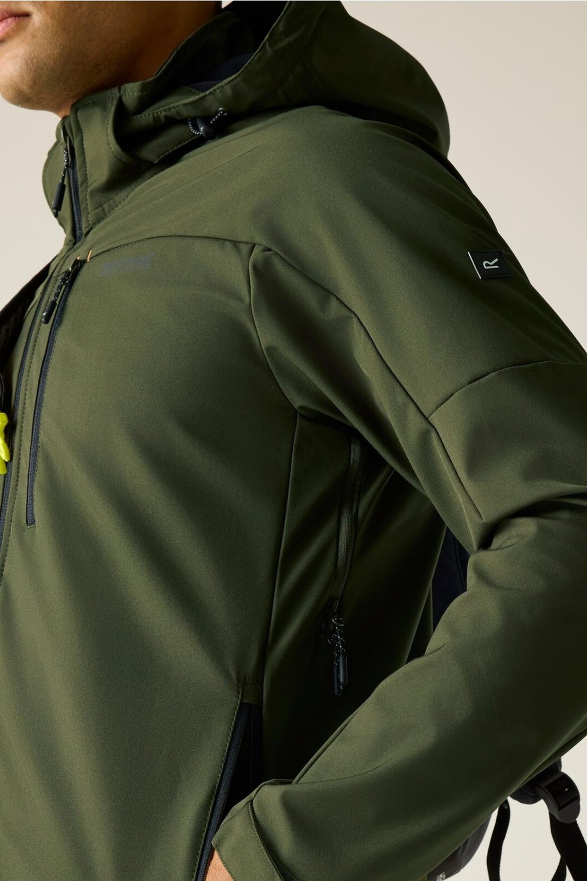 Regatta Arana Softshelljacke mit abnehmbarer Kapuze für Herren