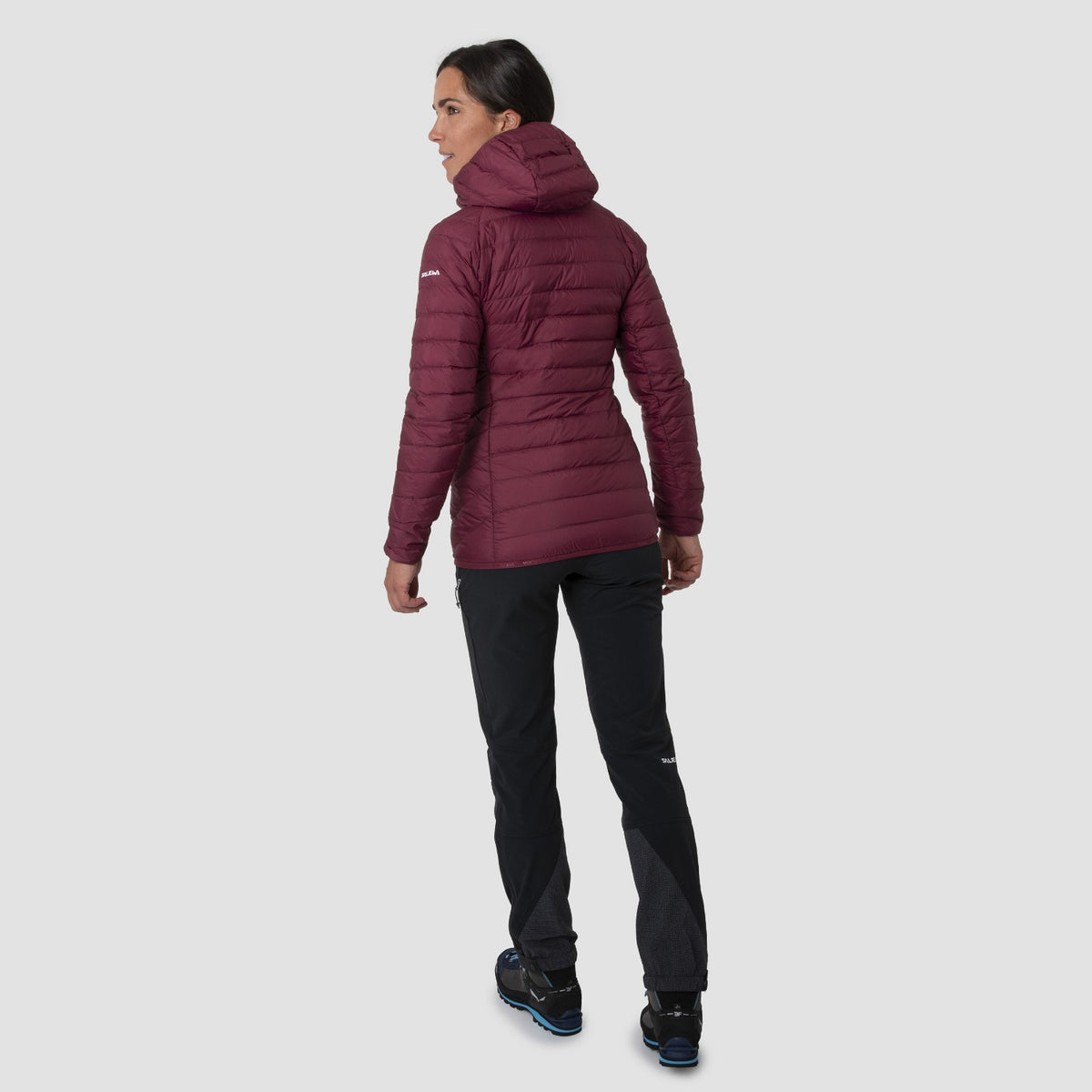 Salewa Daunenjacke für Damen sehr leicht mit Kapuze